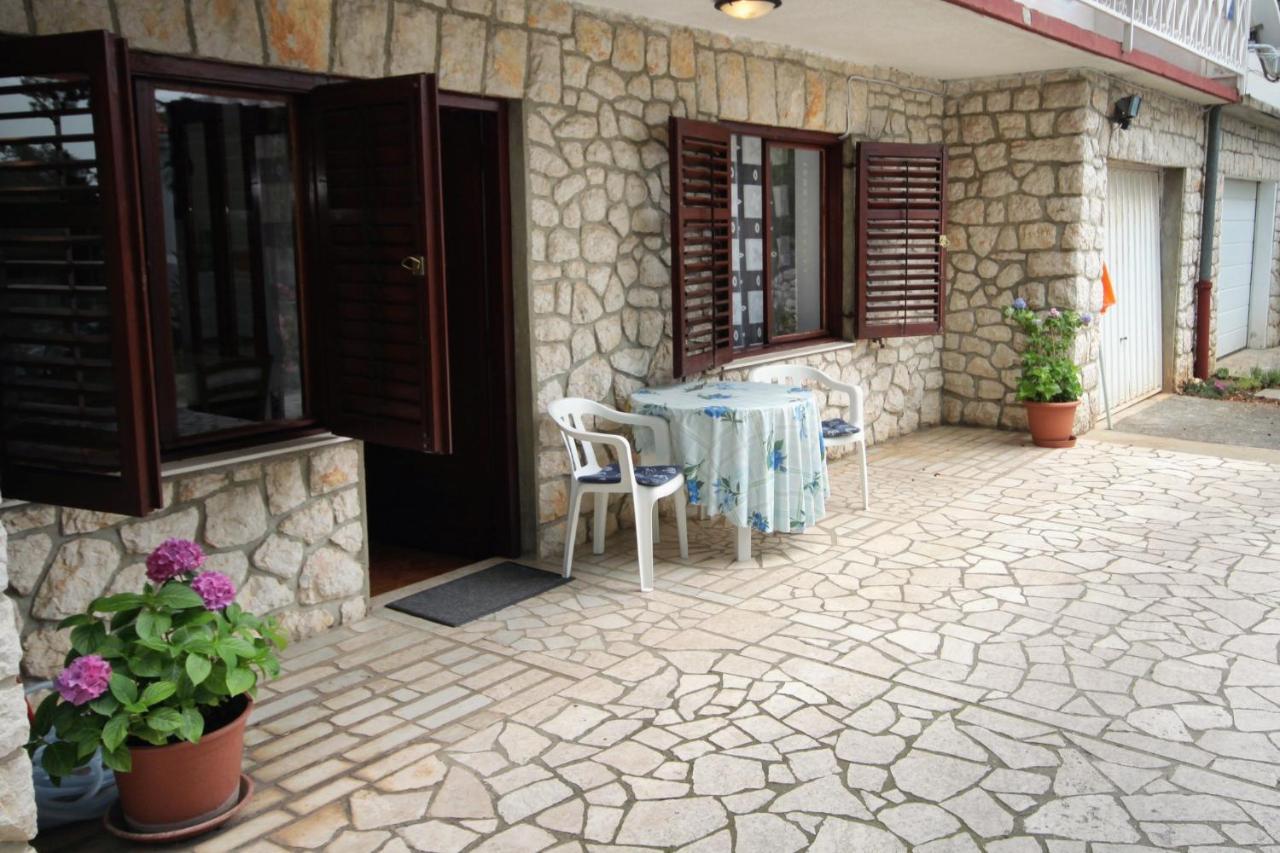 Apartments With A Parking Space Novi Vinodolski - 2423 Exterior photo